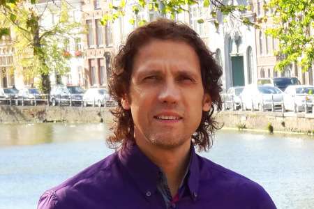 L'auteur Salvatore Lauricella à Bruges pour diffuser La Connexion Absolue