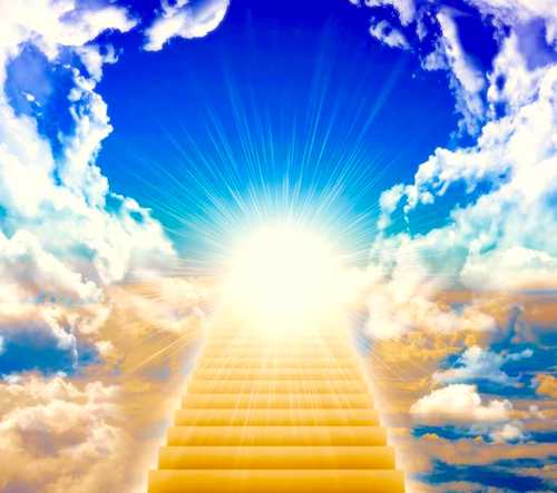 Un escalier qui conduit à la lumière : l'ouverture au Soi par la guidance spirituelle.